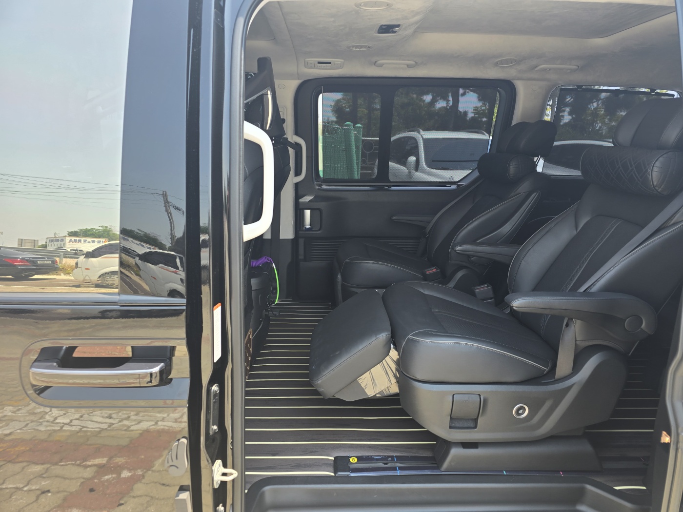 Vehicle interior seats
